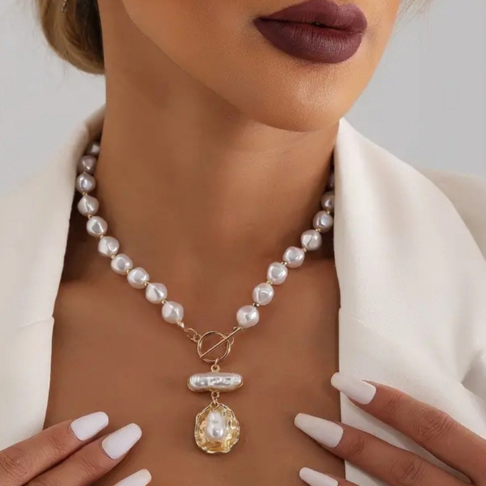 Rhombus Shaped Imitation Pearl Pendant Necklace