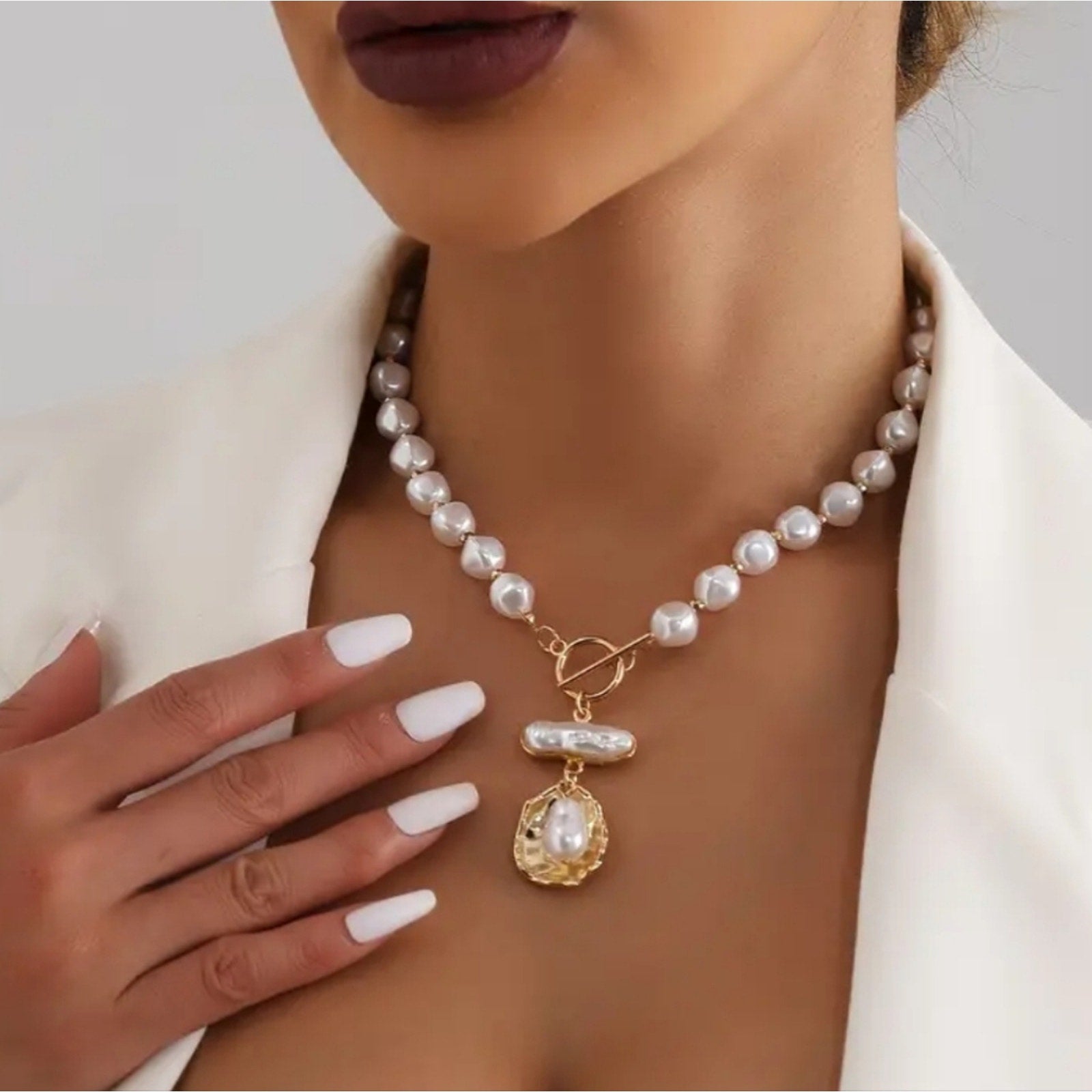 Rhombus Shaped Imitation Pearl Pendant Necklace