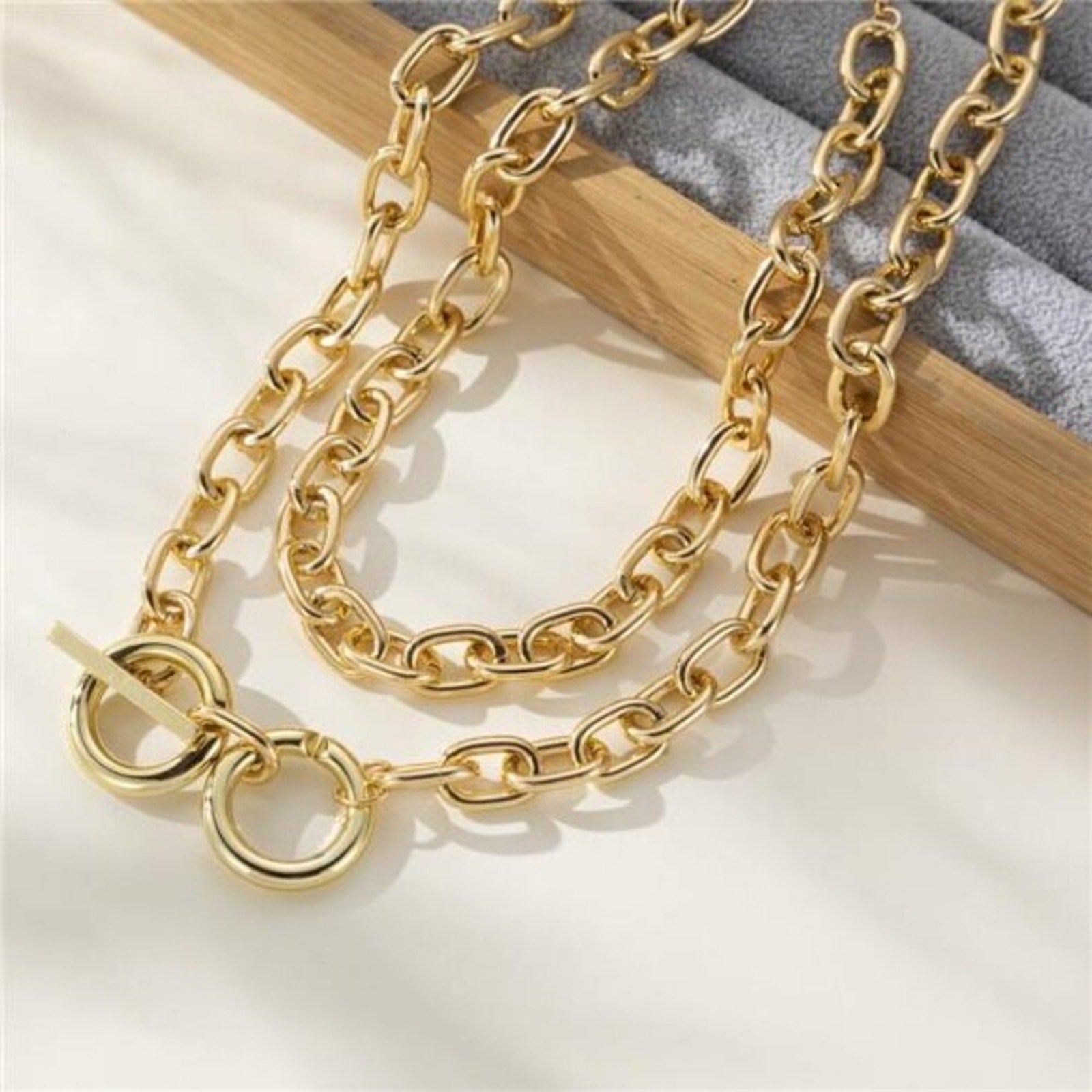 Chunky Gold Chain Necklace for Women Layered Chain with Toggle Circle Pendant
