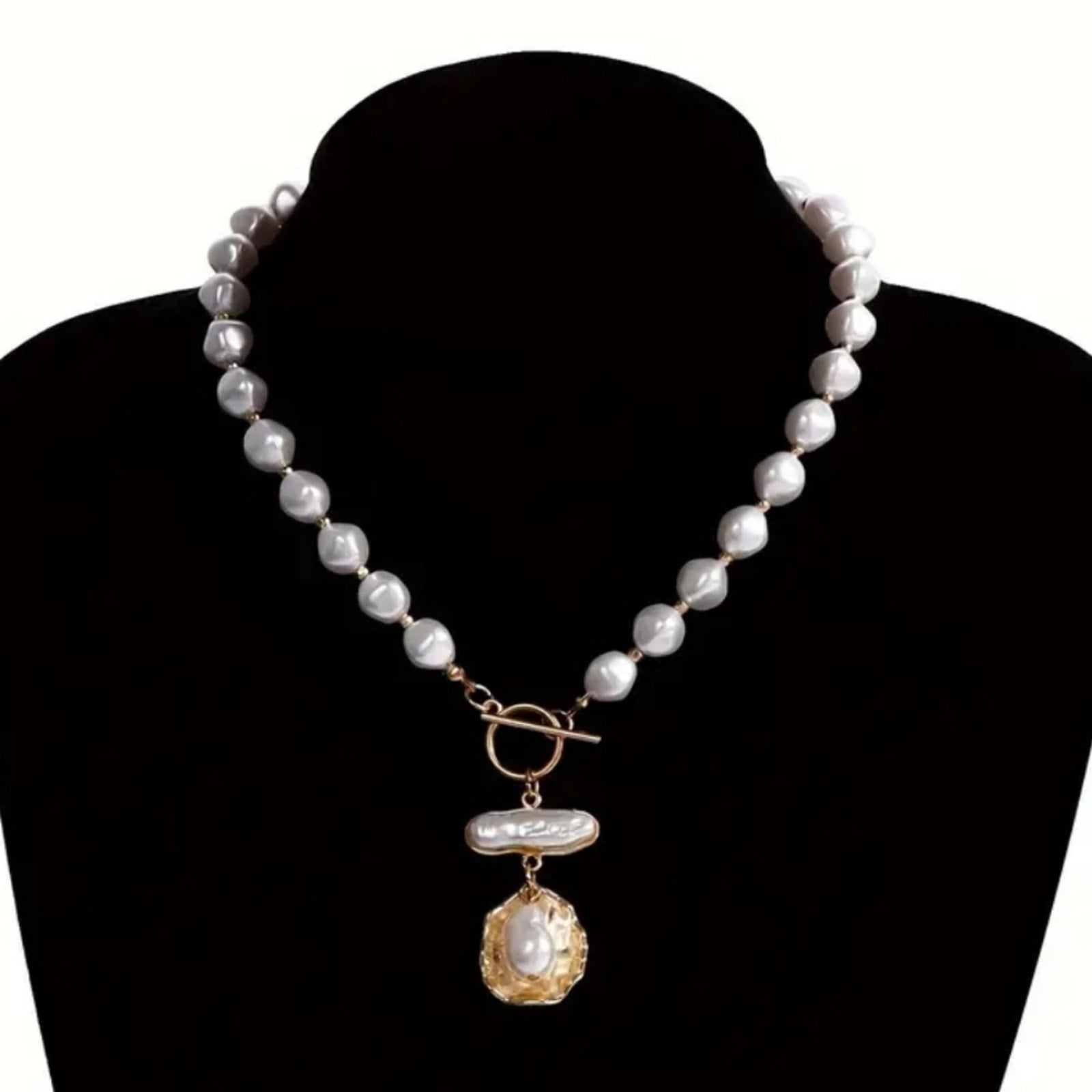 Rhombus Shaped Imitation Pearl Pendant Necklace